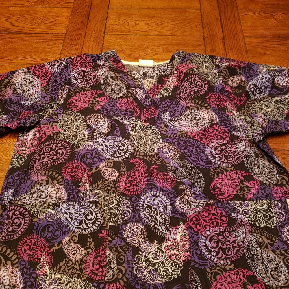 Scrub tops - Picture 4 of 16